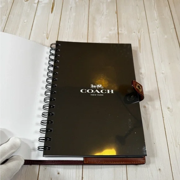 🦖☃️ COACH Holiday Notebook in Signature Canvas with Rexy & Snowman ☃️🦖 - Picture 9 of 13